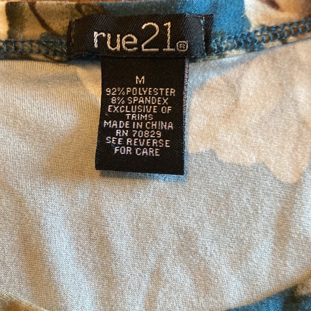 Women’s sleeveless casual top - Picture 2 of 2